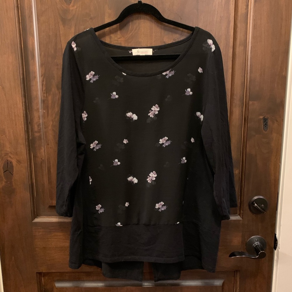 Two by Vince Camuto floral top